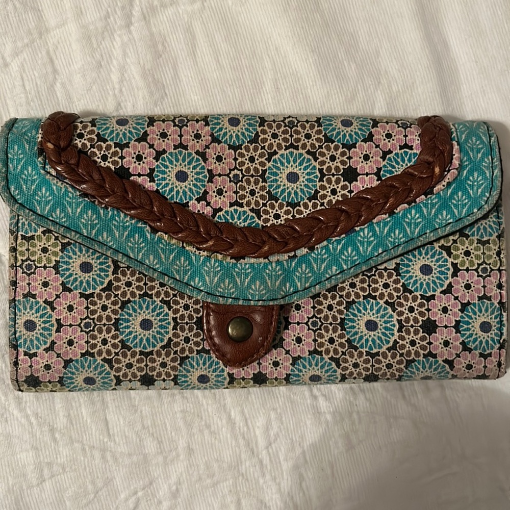 Wallet 7” wide x 4“ high, gently used, great condition.